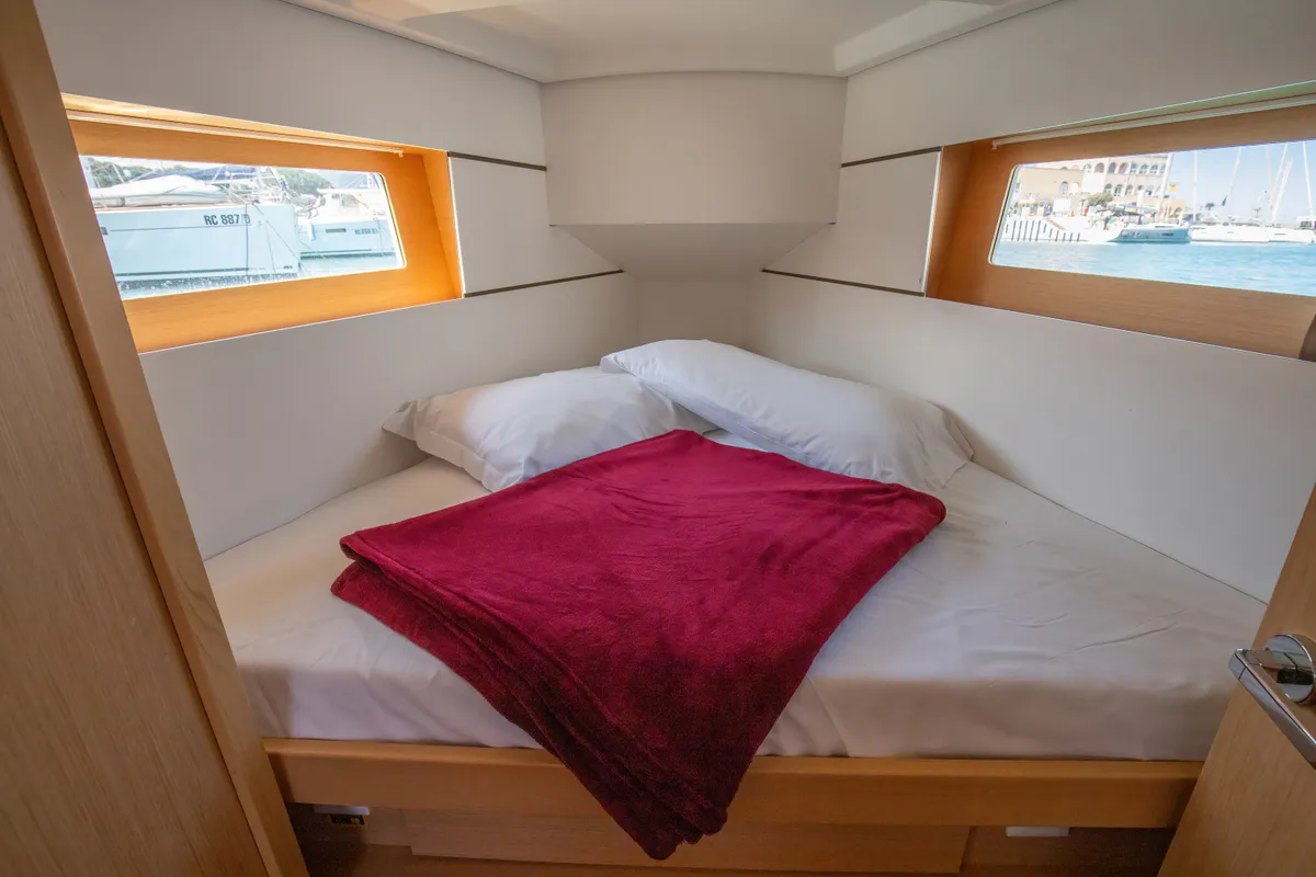Cabin on Levante, a Beneteau Oceanis 35.1 sailboat at Tonnarella, Italy