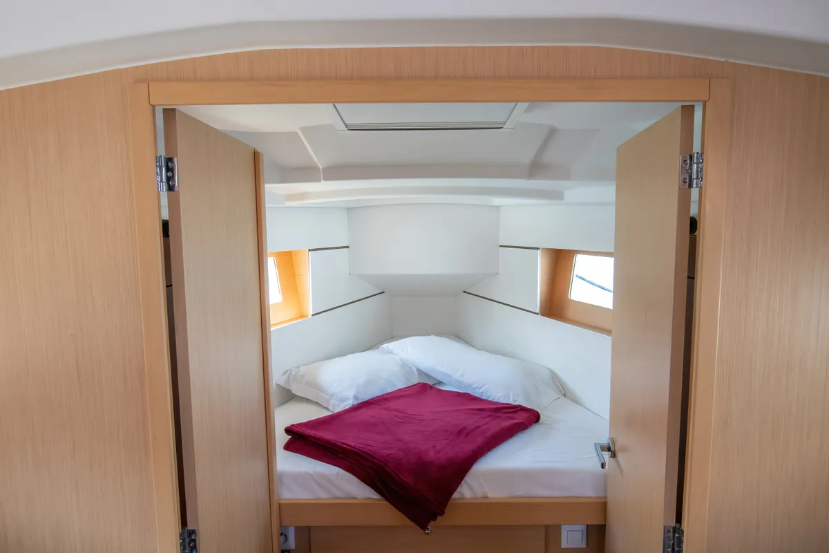 Cabin on Levante, a Beneteau Oceanis 35.1 sailboat at Tonnarella, Italy