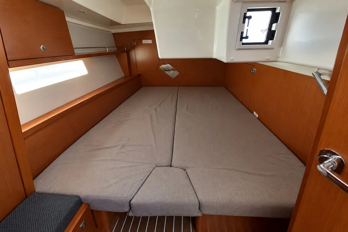 Cabin on Aurora, a Bavaria 45 sailboat at Punta Ala, Italy
