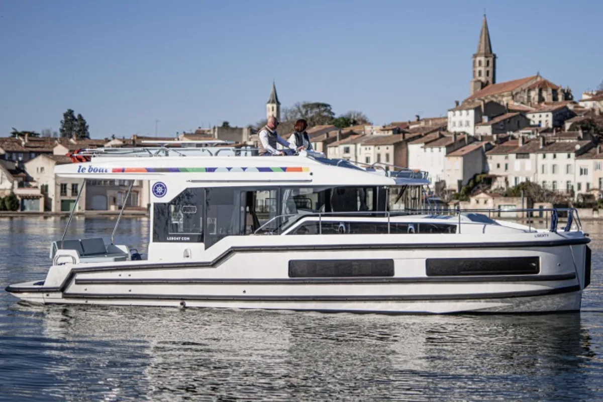 Liberty - Luxury 4, a Cygnet Liberty motorboat at Douelle, France