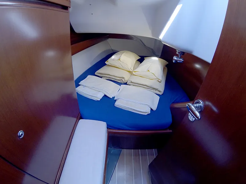 Cabin on Sportski Vuk, a Grand Soleil 37 R sailboat at Grad Šibenik, Croatia