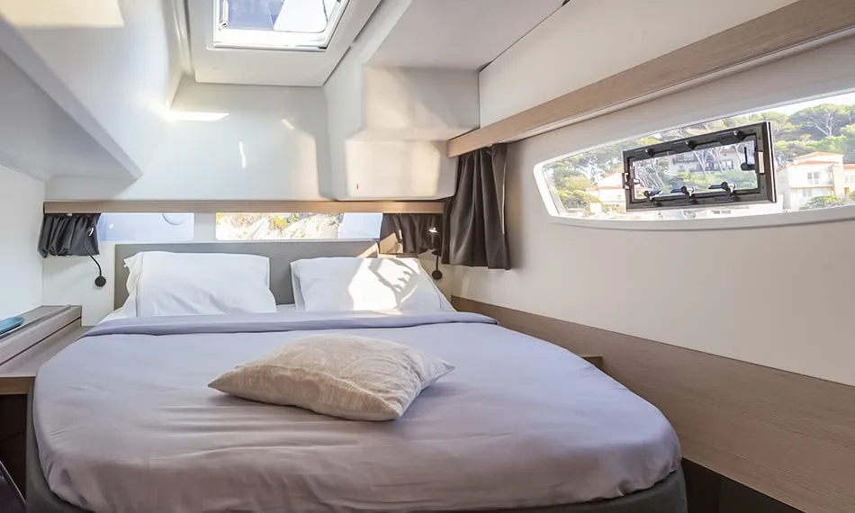 Cabin on Blue Serenity, a Fountaine Pajot Isla 40 catamaran at Parikia, Greece