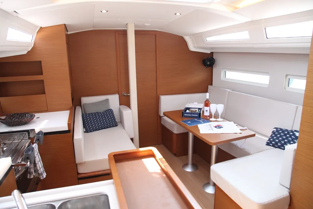 Salon of Pangeo, a Jeanneau Sun Odyssey 410 sailboat at Benitses, Greece