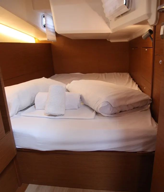 Cabin on Pangeo, a Jeanneau Sun Odyssey 410 sailboat at Benitses, Greece