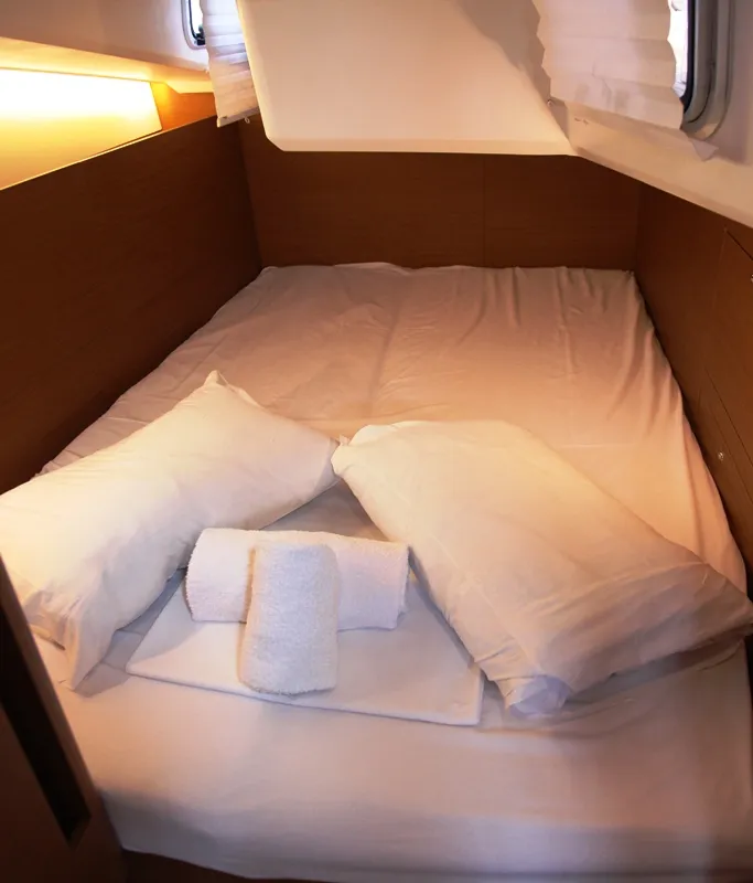 Cabin on Pangeo, a Jeanneau Sun Odyssey 410 sailboat at Benitses, Greece