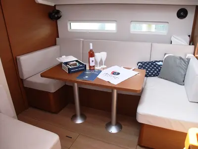 Salon of Pangeo, a Jeanneau Sun Odyssey 410 sailboat at Benitses, Greece