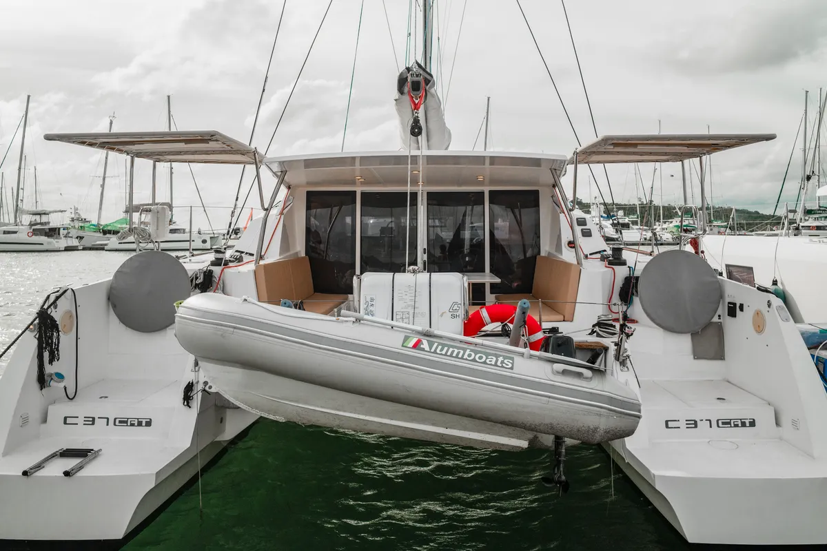 Beta, a Linssen Grand Sturdy 25.9 Sedan motorboat at Sukošan, Croatia