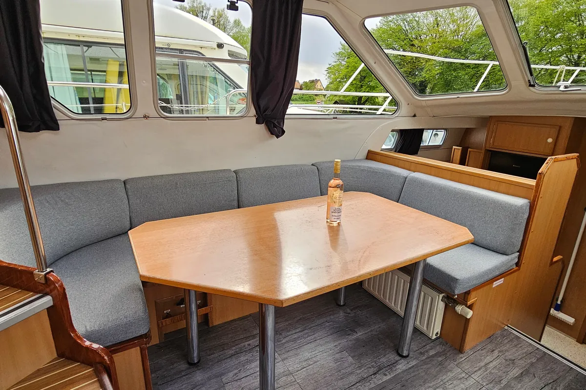 Salon of Artemis, a Gulet Tarpon 37 N motorboat at Lübz, Germany