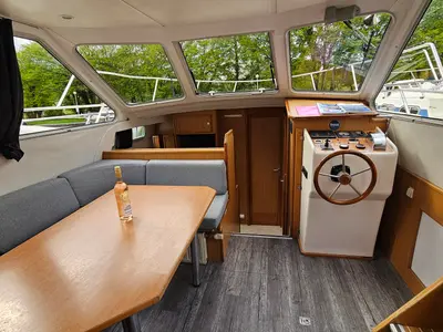 Cockpit of Artemis, a Gulet Tarpon 37 N motorboat at Lübz, Germany