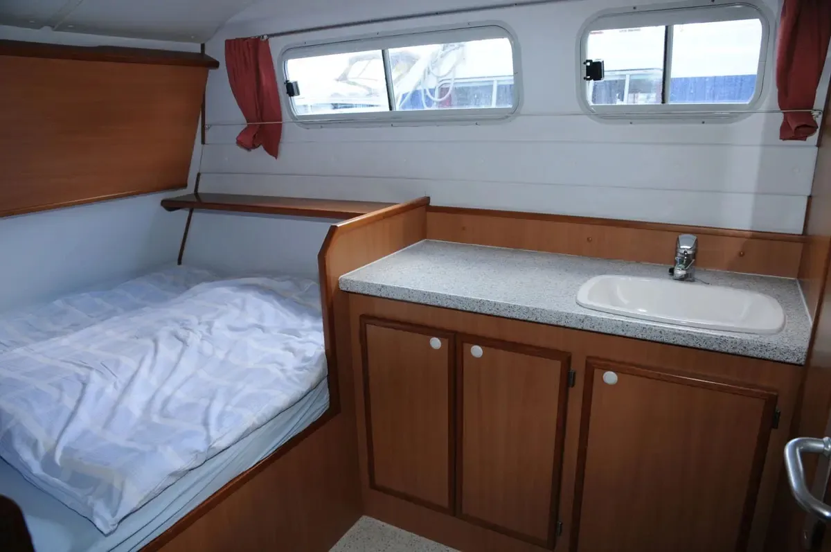 Cabin on Artemis, a Gulet Tarpon 37 N motorboat at Lübz, Germany