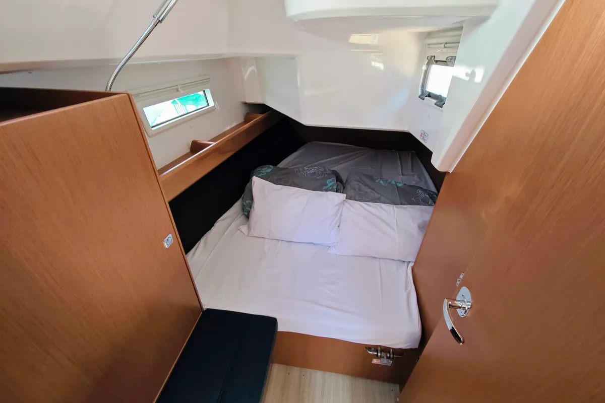 Cabin on Mai Tai, a Bavaria Cruiser 37 sailboat at Općina Sukošan, Croatia