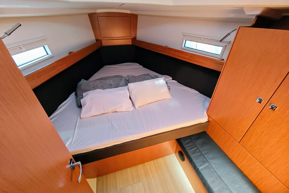 Cabin on Mai Tai, a Bavaria Cruiser 37 sailboat at Općina Sukošan, Croatia