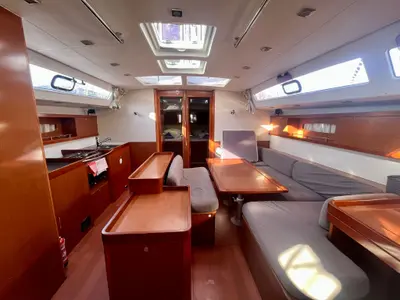 Salon of La Stella, a Beneteau Oceanis 50 Family sailboat at Općina Marina, Croatia