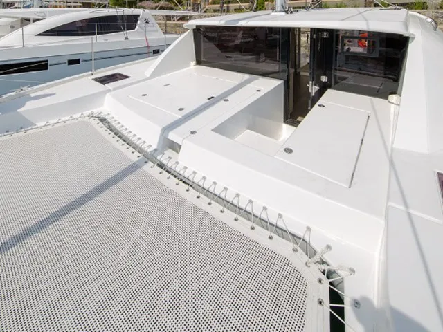 Deck of Sunsail 404 Classic, a Leopard 40 catamaran at Dubrovnik, Croatia
