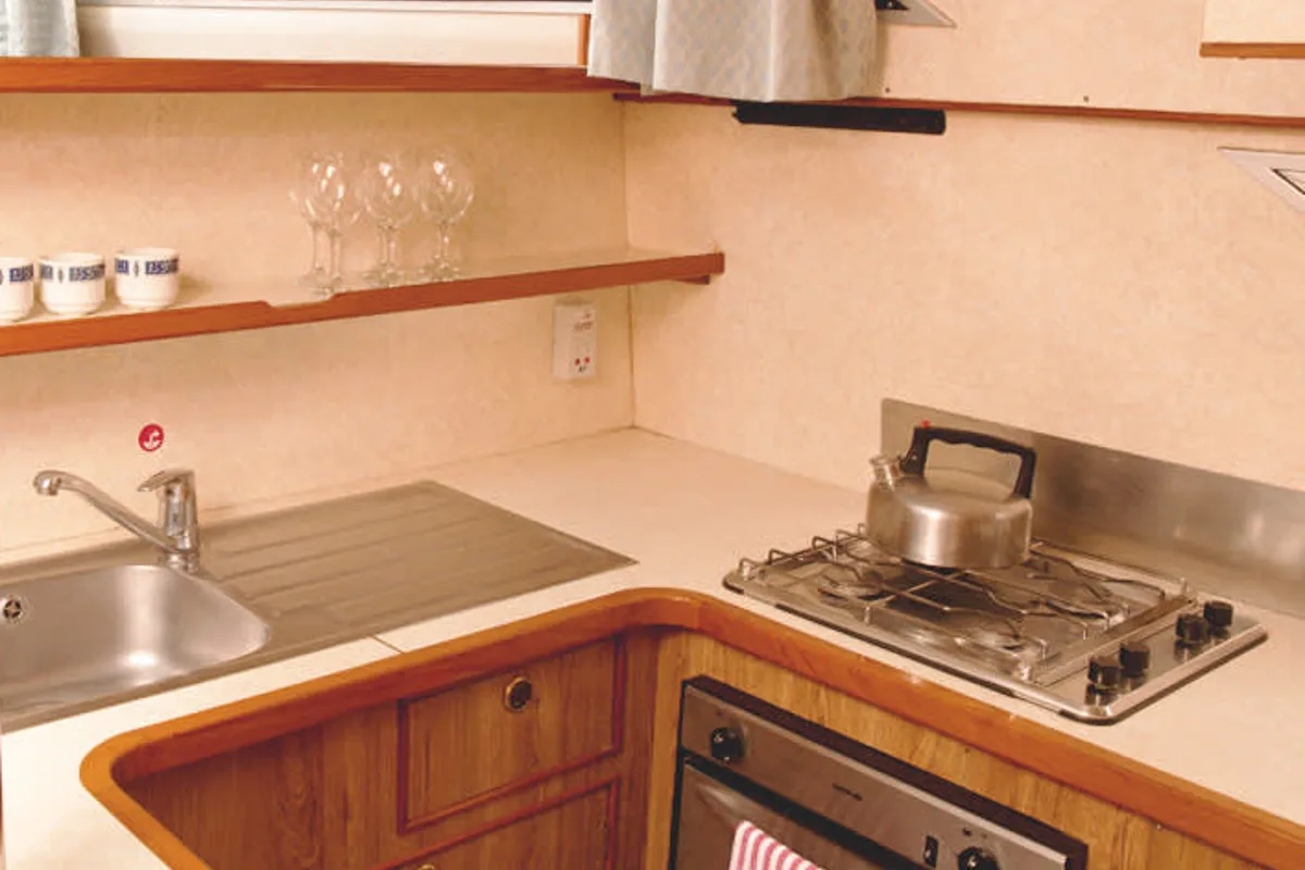 Galley of Clipper - Comfort 27, a Cygnet Clipper motorboat at Rheinsberg, Germany
