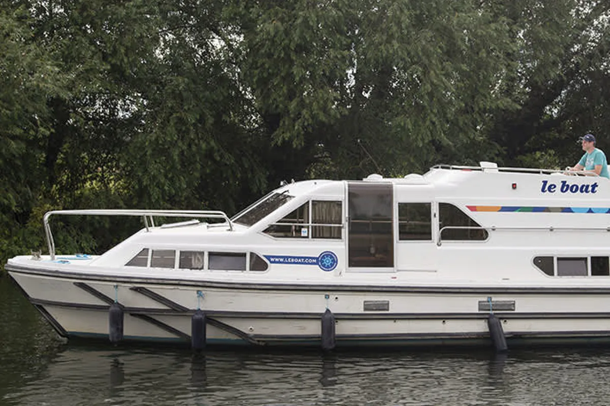 Exterior view of Crusader - Budget 23, a Cygnet Crusader motorboat at Vinkeveen, Netherlands