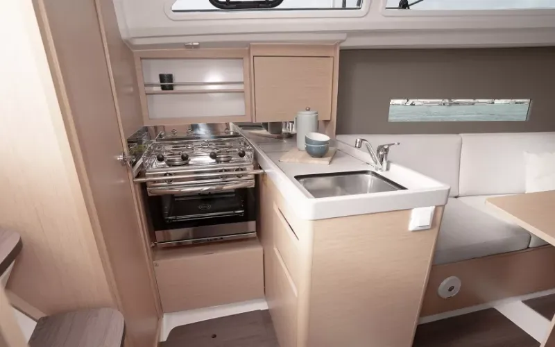 Galley of Miniscule, a Beneteau Oceanis 30.1 sailboat at Toulon, France