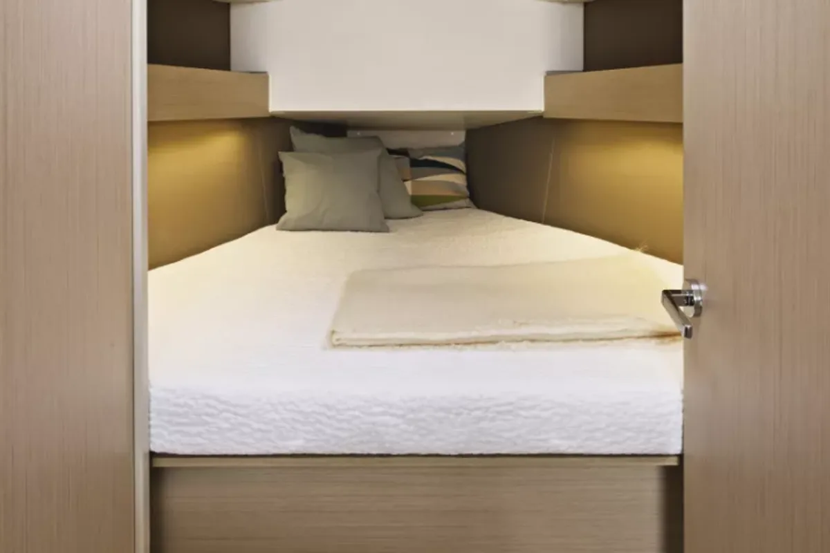 Cabin on Miniscule, a Beneteau Oceanis 30.1 sailboat at Toulon, France