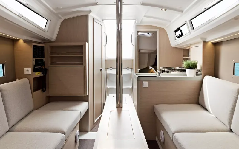 Salon of Miniscule, a Beneteau Oceanis 30.1 sailboat at Toulon, France