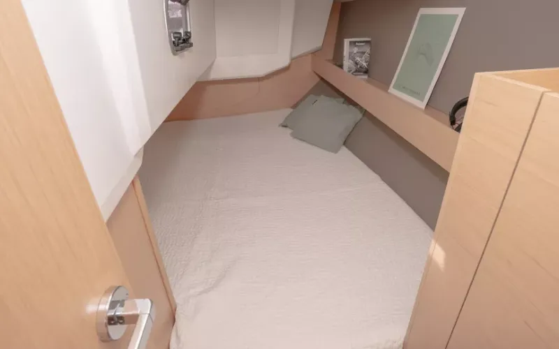 Cabin on Miniscule, a Beneteau Oceanis 30.1 sailboat at Toulon, France