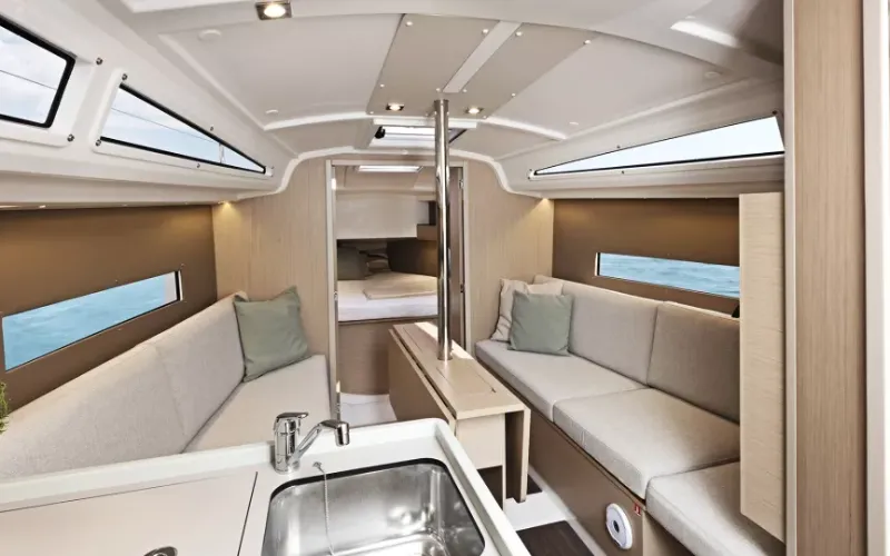 Salon of Miniscule, a Beneteau Oceanis 30.1 sailboat at Toulon, France