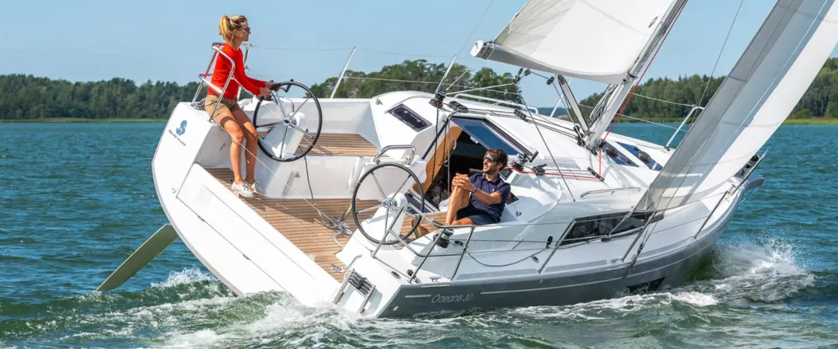 Exterior view of Miniscule, a Beneteau Oceanis 30.1 sailboat at Toulon, France