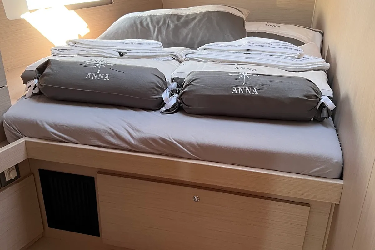 Cabin on Anna, a Beneteau Oceanis 51.1 sailboat at Općina Sukošan, Croatia