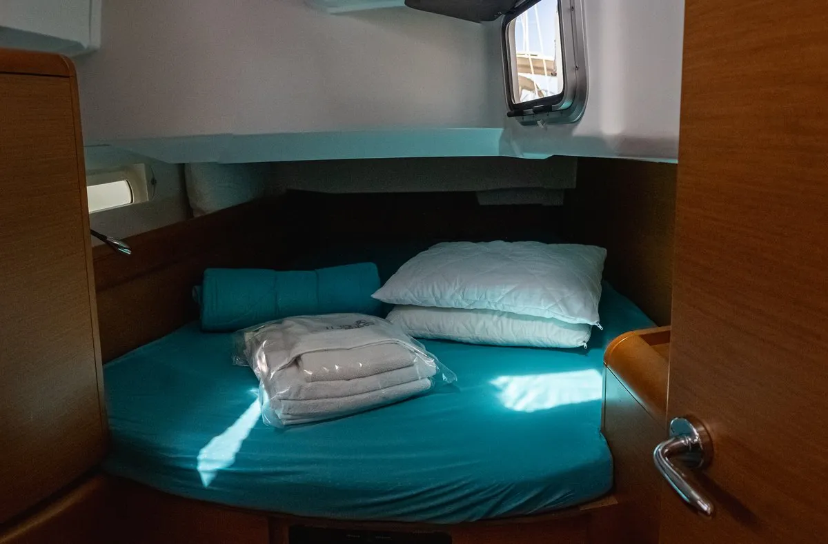 Cabin on Izzi, a Jeanneau Sun Odyssey 419 sailboat at Municipal Unit of Lefkada, Greece