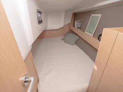 Cabin on Mojito, a Beneteau Oceanis 30.1 sailboat at Saint-Cast-le-Guildo, France