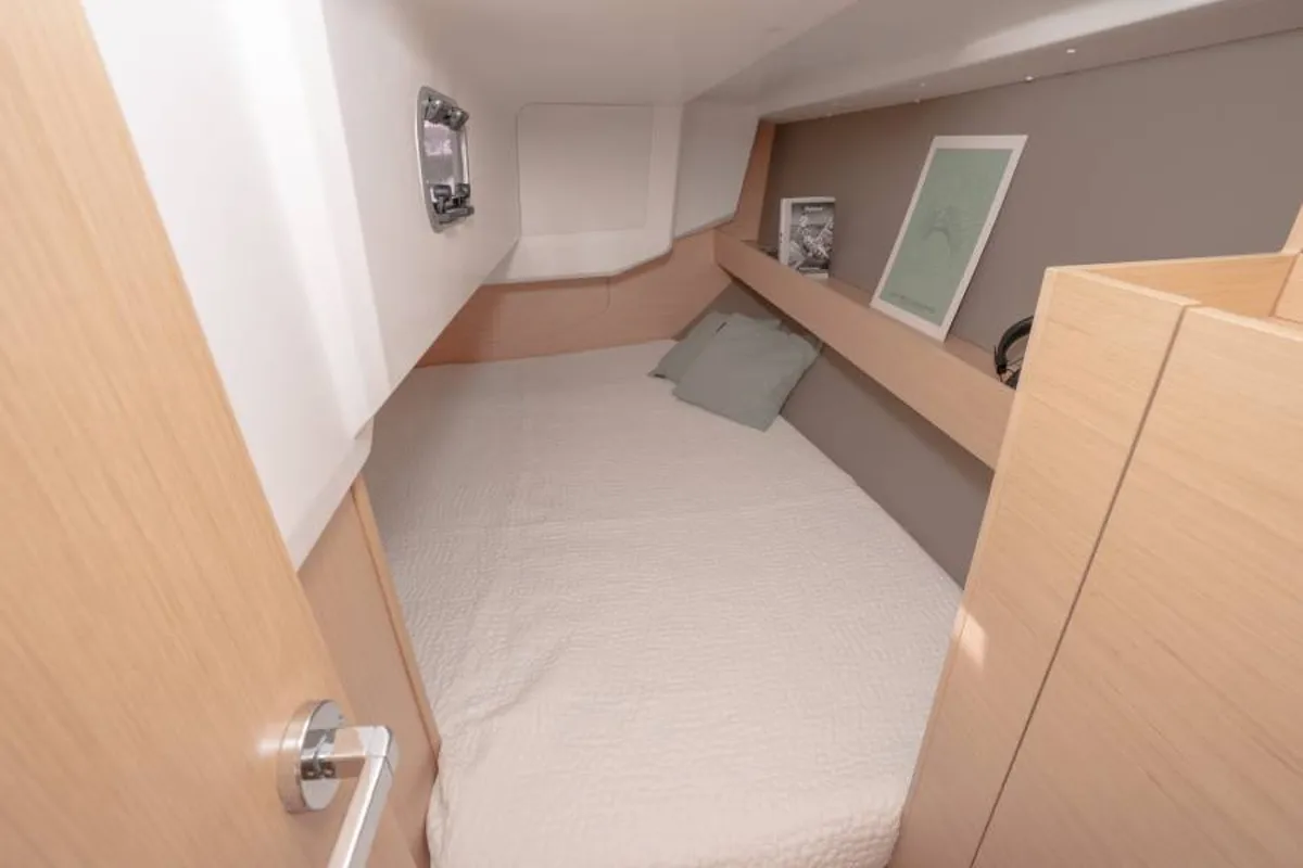 Cabin on Mojito, a Beneteau Oceanis 30.1 sailboat at Saint-Cast-le-Guildo, France