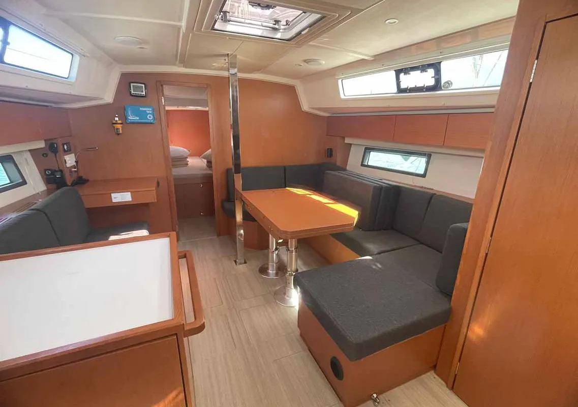 Salon of Paella, a Bavaria C42 sailboat at Figari/Golfo Aranci, Italy