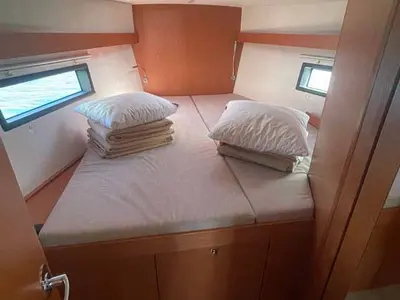 Cabin on Paella, a Bavaria C42 sailboat at Figari/Golfo Aranci, Italy