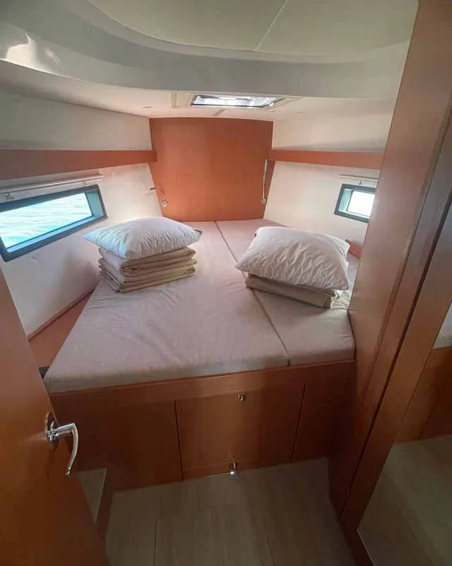 Cabin on Paella, a Bavaria C42 sailboat at Figari/Golfo Aranci, Italy