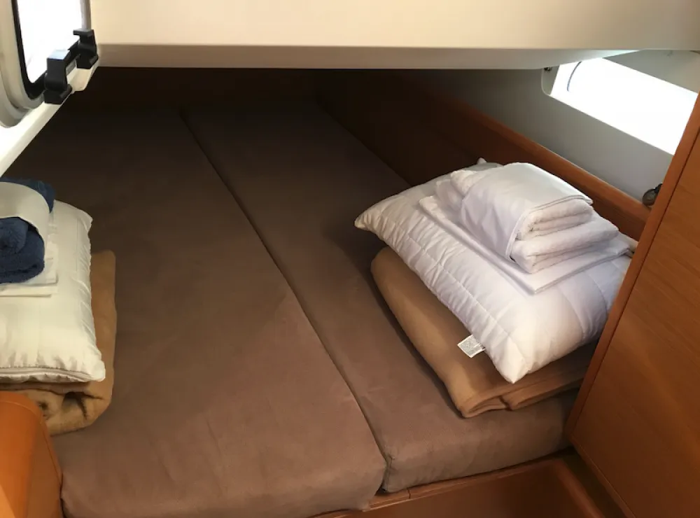 Cabin on Korinne, a Jeanneau Sun Odyssey 409 sailboat at Kontokali, Greece
