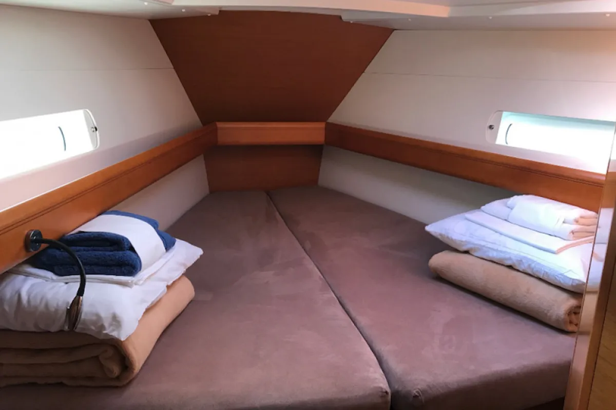 Cabin on Korinne, a Jeanneau Sun Odyssey 409 sailboat at Kontokali, Greece