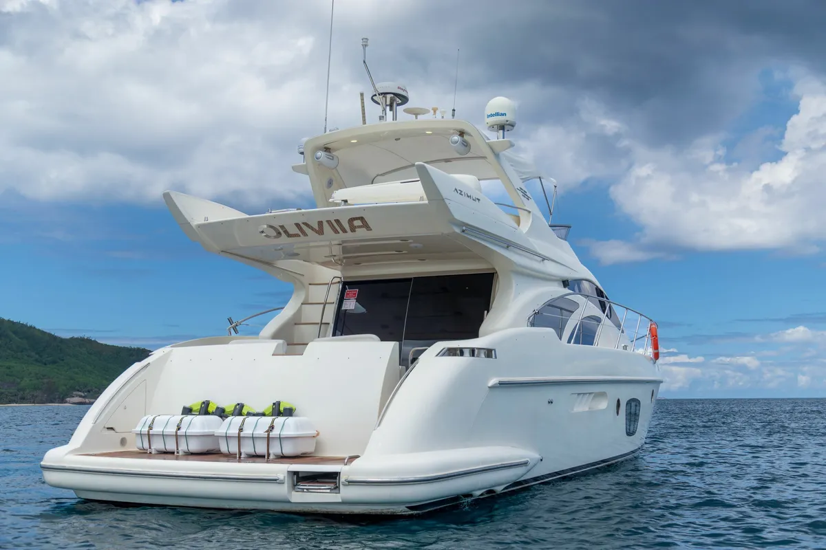 Oliviia, a Azimut 55 Fly motor yacht at Roche Caiman, Seychelles