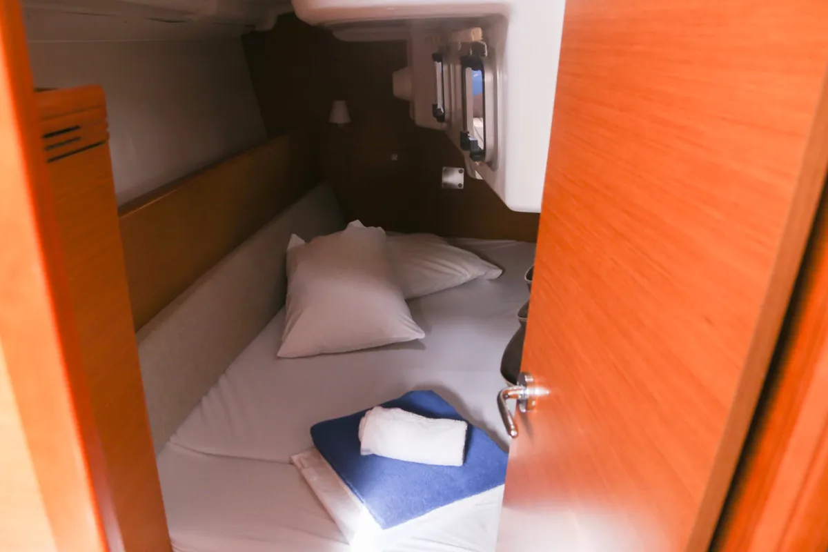 Cabin on Afroessa, a Jeanneau Sun Odyssey 33i sailboat at Loutraki, Greece