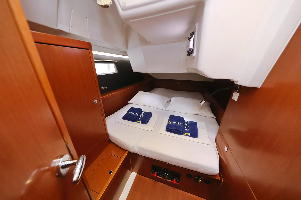 Cabin on Zyntha, a Beneteau Oceanis 41 sailboat at Općina Sukošan, Croatia