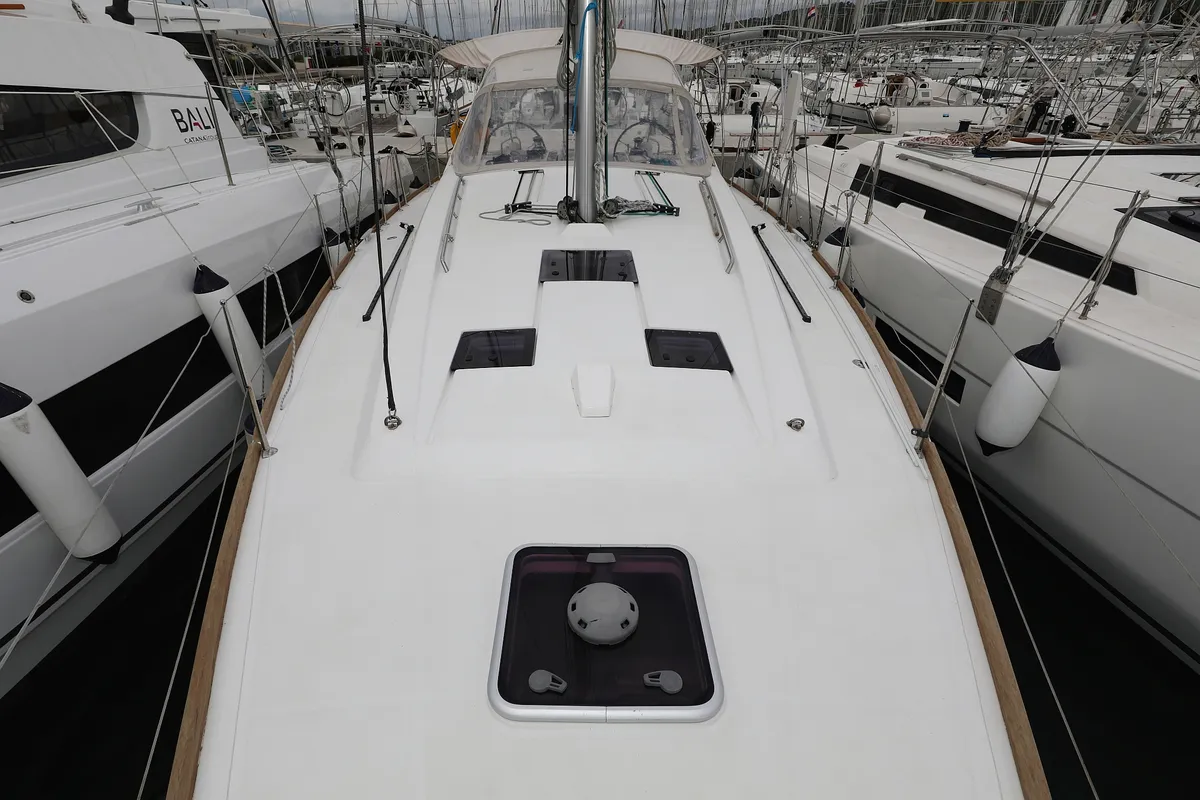 Salon of Zyntha, a Beneteau Oceanis 41 sailboat at Općina Sukošan, Croatia