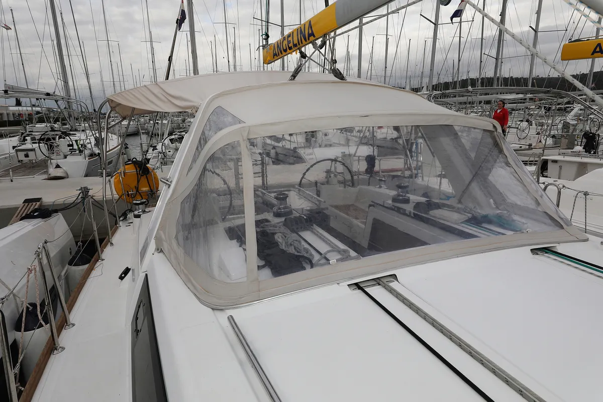 Salon of Zyntha, a Beneteau Oceanis 41 sailboat at Općina Sukošan, Croatia