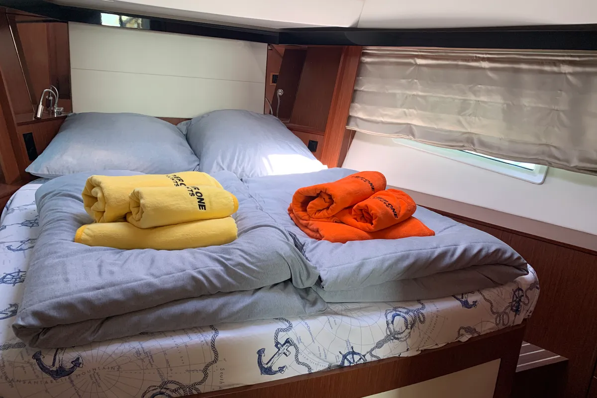 Cabin on Sunrise, a Bavaria Virtess 420 Fly motorboat at Grad Trogir, Croatia