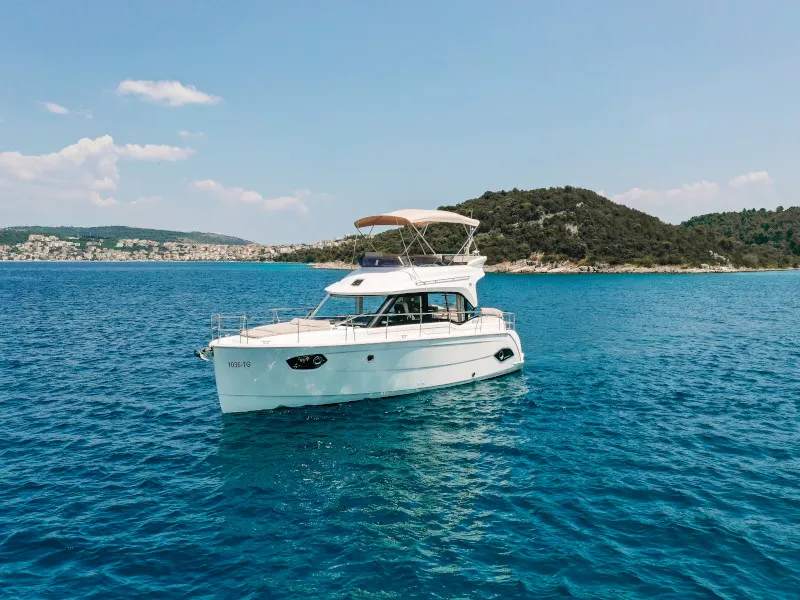 Exterior view of Danijela, a Bavaria E40 Fly motorboat at Seget Donji, Croatia