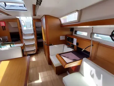Salon of Para elli, a Jeanneau Sun Odyssey 419 sailboat at San Miguel de Abona, Spain