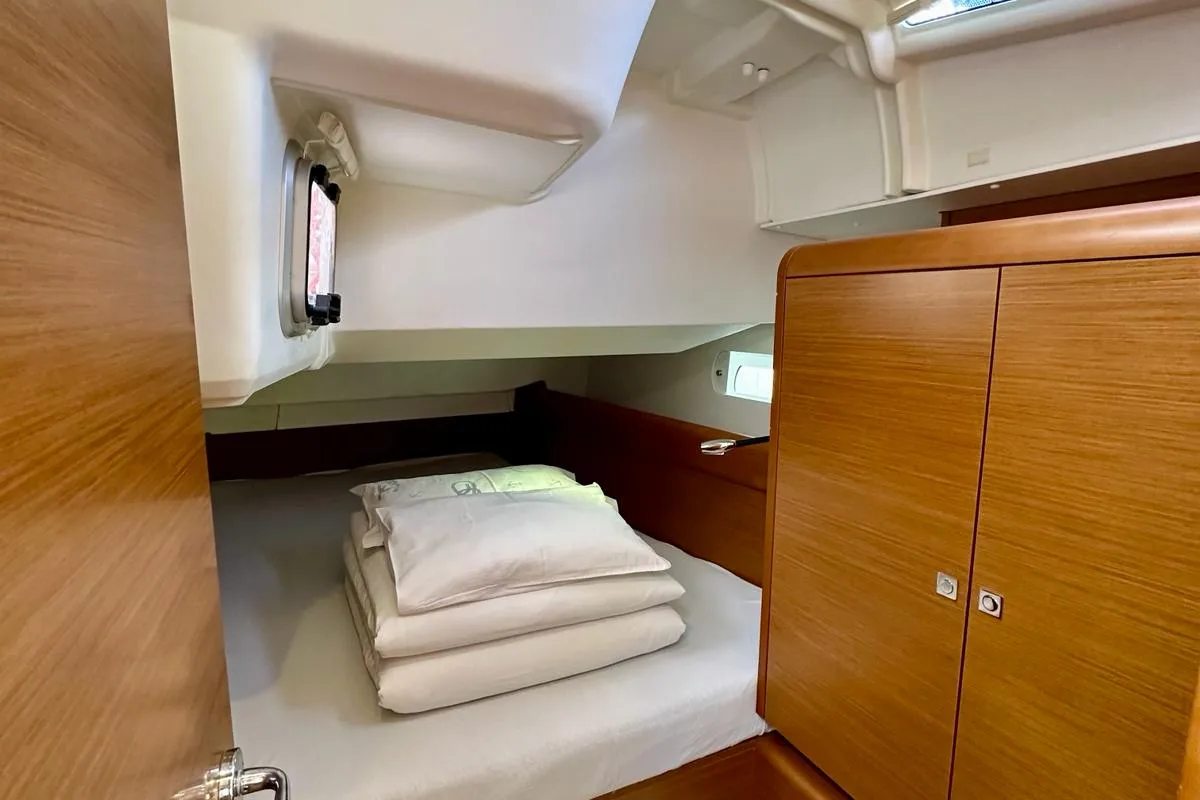 Cabin on Janis, a Jeanneau Sun Odyssey 449 sailboat at Sukošan, Croatia