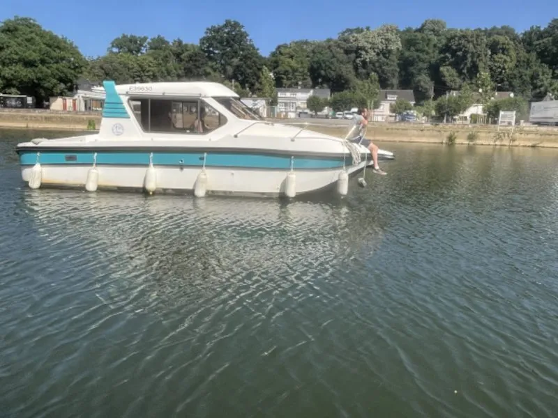 Exterior view of Pop, a Nicols Sedan 800 motorboat at Sablé-sur-Sarthe, France