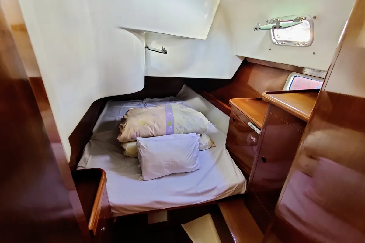Cabin on Rose Runner, a Beneteau Oceanis Clipper 461 sailboat at Općina Sukošan, Croatia