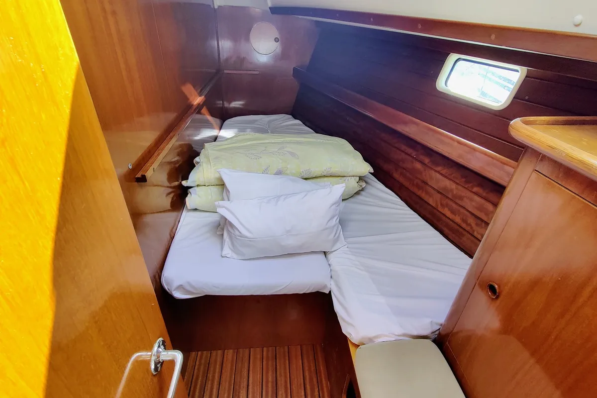 Cabin on Rose Runner, a Beneteau Oceanis Clipper 461 sailboat at Općina Sukošan, Croatia