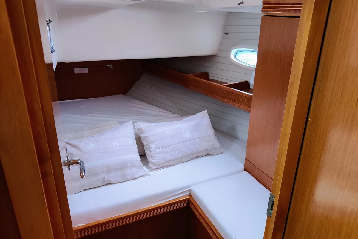 Cabin on Gin & Tonic, a Bavaria 47 Cruiser sailboat at Općina Sukošan, Croatia