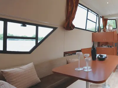 Salon of Minuetto, a Cygnet Minuetto 6+ motorboat at Casier, Italy