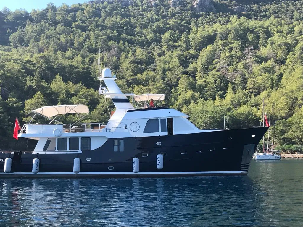 Cabin on Troy Explorer, a Chung Hwa Boat Building Co. Ltd Trawler 77 motor yacht at Bodrum, Turkey
